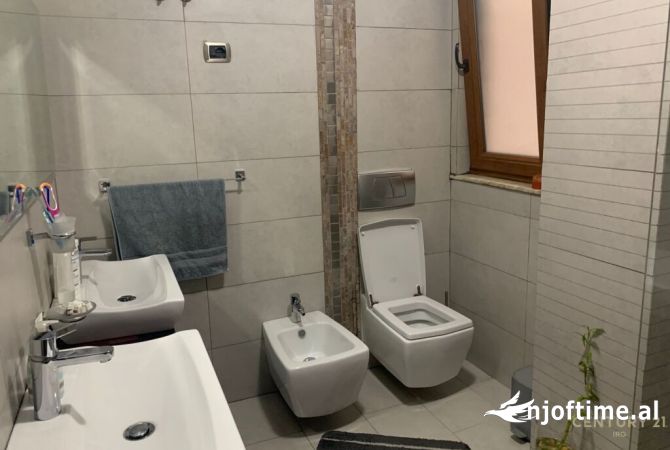 Shtepi me qera Apartament ne Tirane, 2+1, Mobilimi E mobiluar, Pagesa 850  Euro.