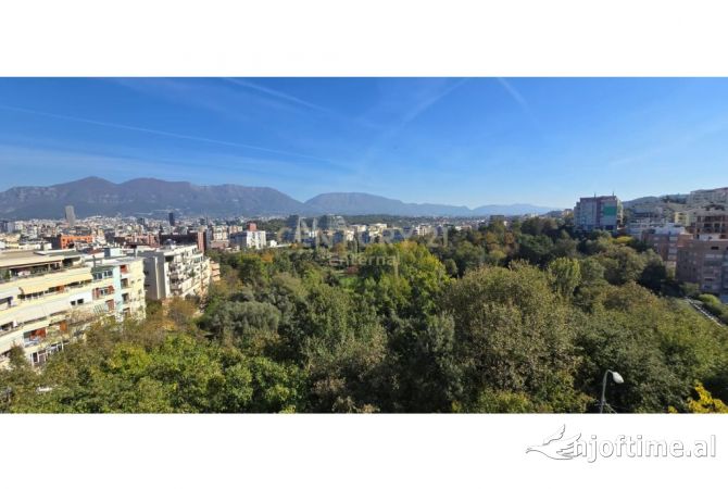 Shtepi ne shitje Vila Luksoze ne Tirane, 7+1, Mobilimi Bosh, pa mobiluar, Pagesa 1,700,000  Euro.