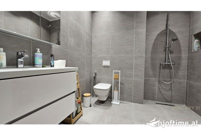 Shtepi ne shitje Apartament ne Durres, 2+1, Mobilimi E mobiluar, Pagesa 230,000  Euro.