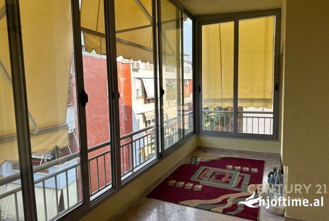 Shtepi ne shitje Apartament ne Tirane, 3+1, Mobilimi E mobiluar, Pagesa 400,000  Euro.