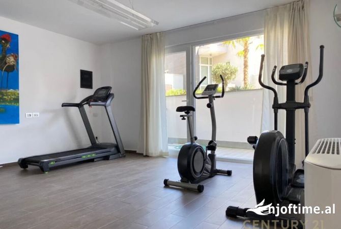 Shtepi me qera Vila Luksoze ne Tirane, 7+1, Mobilimi E mobiluar, Pagesa 5,000  Euro.