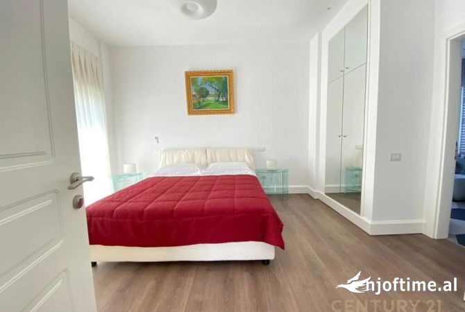 Shtepi me qera Vila Luksoze ne Tirane, 7+1, Mobilimi E mobiluar, Pagesa 5,000  Euro.