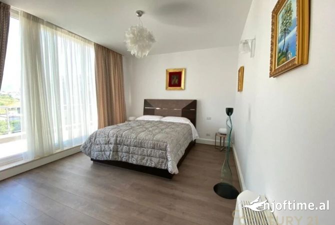 Shtepi me qera Vila Luksoze ne Tirane, 7+1, Mobilimi E mobiluar, Pagesa 5,000  Euro.