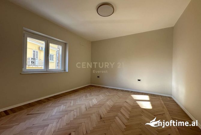 Shtepi me qera Apartament ne Tirane, 3+1, Mobilimi Bosh, pa mobiluar, Pagesa 600  Euro.