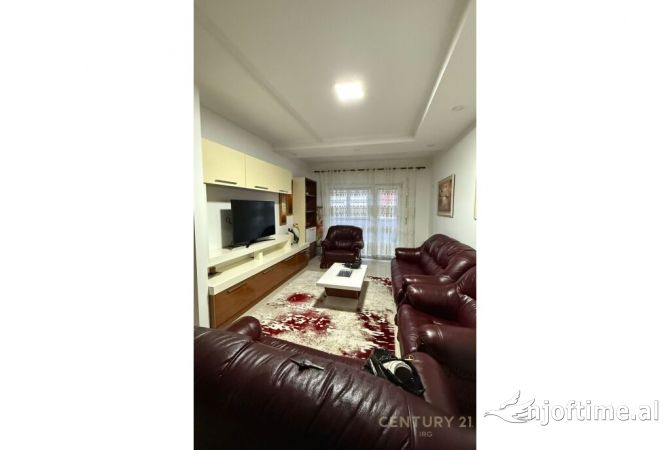 Shtepi me qera Apartament ne Tirane, 2+1, Mobilimi E mobiluar, Pagesa 700  Euro.