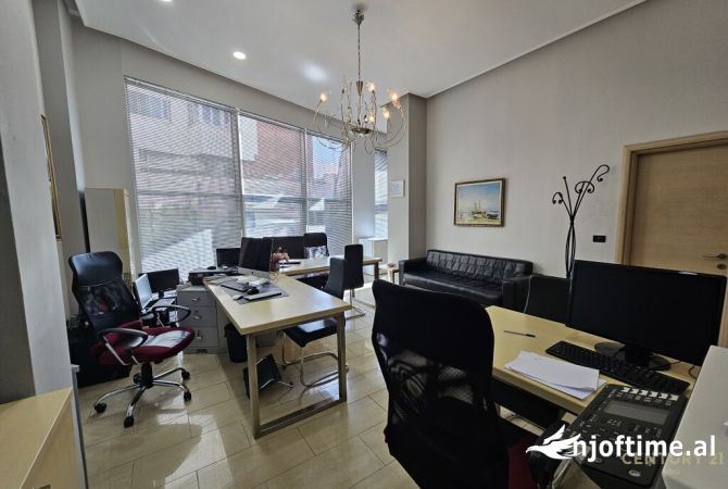 Ambient biznesi me qera 3+1 ne Tirane - 600 Euro