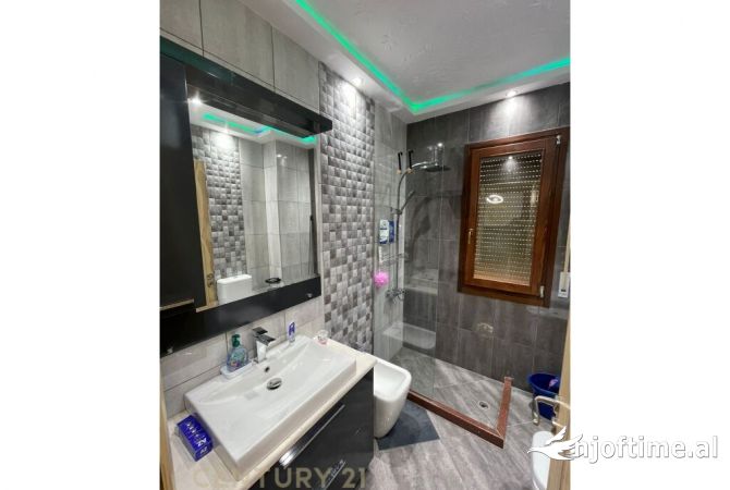 Shtepi me qera Apartament ne Tirane, 2+1, Mobilimi E mobiluar, Pagesa 650  Euro.