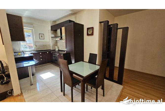Shtepi me qera 2+1 ne Tirane - 800 Euro