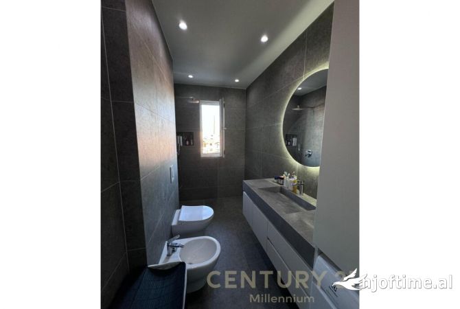 Shtepi ne shitje Apartament ne Tirane, 1+1, Mobilimi E mobiluar, Pagesa 135,000  Euro.