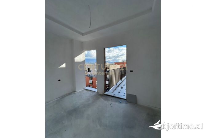 Shtepi ne shitje Apartament ne Tirane, 2+1, Mobilimi Bosh, pa mobiluar, Pagesa 245,000  Euro.