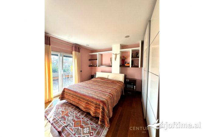 Shtepi ne shitje Apartament ne Tirane, 2+1, Mobilimi E mobiluar, Pagesa 370,000  Euro.