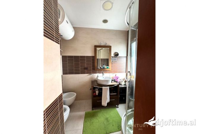 Shtepi ne shitje Apartament ne Tirane, 2+1, Mobilimi E mobiluar, Pagesa 370,000  Euro.