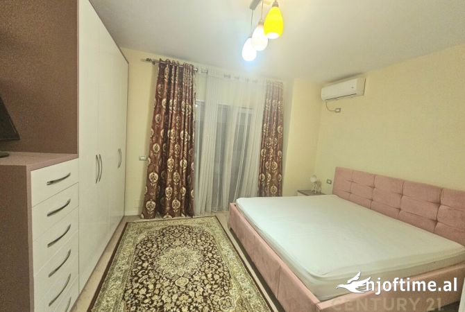 Shtepi me qera Apartament ne Tirane, 3+1, Mobilimi E mobiluar, Pagesa 1,200  Euro.