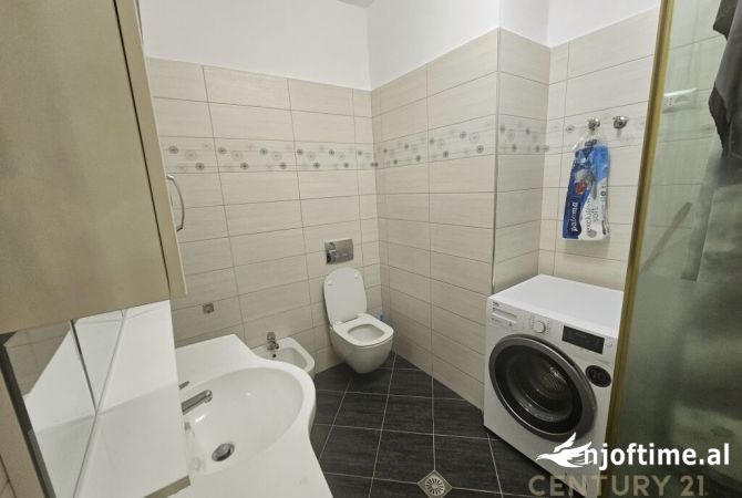 Shtepi me qera Apartament ne Tirane, 3+1, Mobilimi E mobiluar, Pagesa 1,200  Euro.
