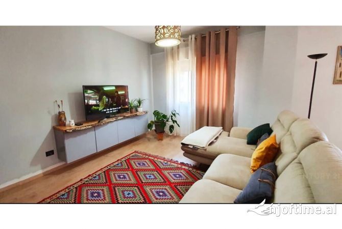 Shtepi me qera Duplex(shtepi me 2 kate) ne Tirane, 2+1, Mobilimi E mobiluar, Pagesa 800  Euro.