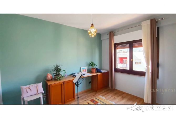 Shtepi me qera Duplex(shtepi me 2 kate) ne Tirane, 2+1, Mobilimi E mobiluar, Pagesa 800  Euro.