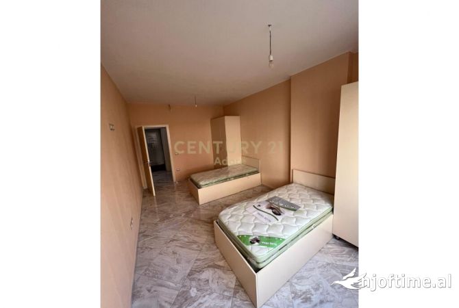 Shtepi ne shitje Apartament ne Tirane, 2+1, Mobilimi E mobiluar, Pagesa 150,000  Euro.