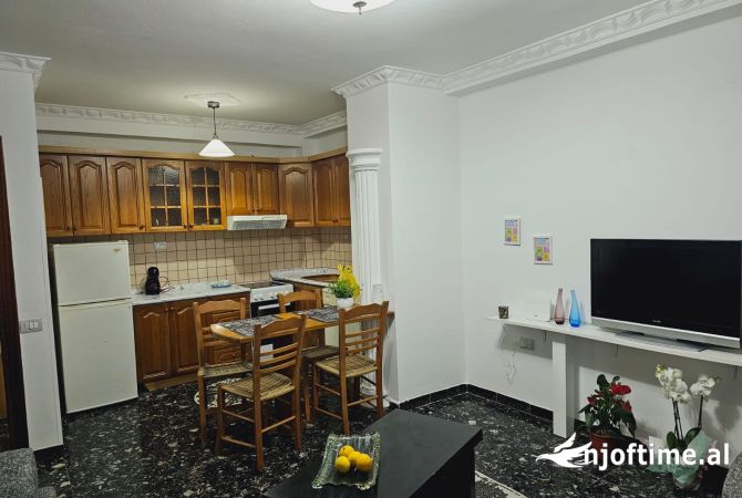 Shtepi me qera Apartament ne Tirane, 1+1, Mobilimi E mobiluar, Pagesa 580  Euro.