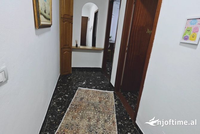 Shtepi me qera Apartament ne Tirane, 1+1, Mobilimi E mobiluar, Pagesa 580  Euro.