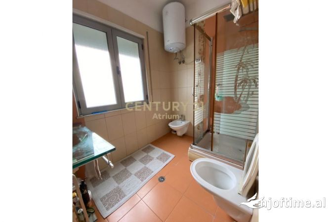 Shtepi me qera Apartament ne Tirane, 3+1, Mobilimi E mobiluar, Pagesa 850  Euro.