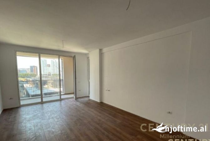 Ambient biznesi me qera 3+1 ne Tirane - 1,000 Euro