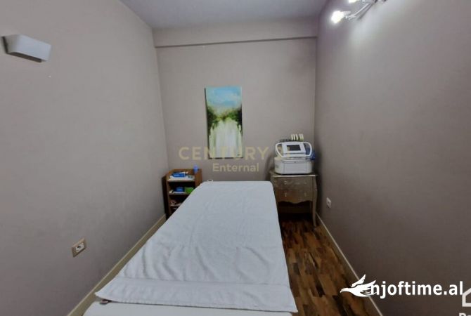 Shtepi ne shitje Apartament ne Tirane, 2+1, Mobilimi Pjeserisht e mobiluar, Pagesa 210,000  Euro.