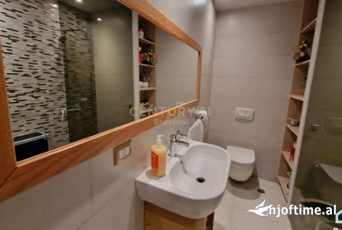 Shtepi ne shitje Apartament ne Tirane, 2+1, Mobilimi Pjeserisht e mobiluar, Pagesa 210,000  Euro.