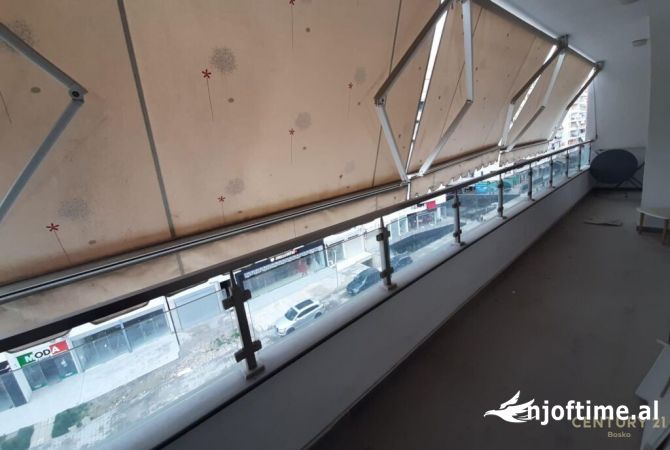 Shtepi me qera Apartament ne Tirane, 3+1, Mobilimi E mobiluar, Pagesa 550  Euro.