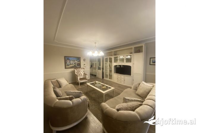 Shtepi me qera 3+1 ne Tirane - 1,600 Euro