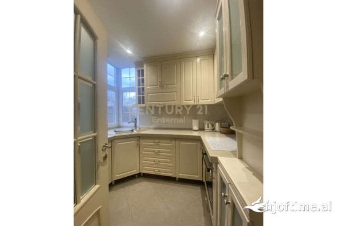 Shtepi me qera Apartament ne Tirane, 3+1, Mobilimi E mobiluar, Pagesa 1,600  Euro.