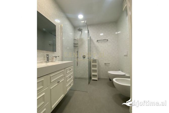 Shtepi me qera Apartament ne Tirane, 3+1, Mobilimi E mobiluar, Pagesa 1,600  Euro.