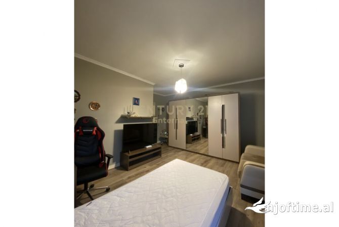 Shtepi me qera Apartament ne Tirane, 3+1, Mobilimi E mobiluar, Pagesa 1,600  Euro.