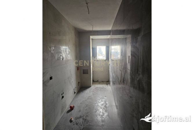 Shtepi ne shitje Apartament ne Tirane, 2+1, Mobilimi E mobiluar, Pagesa 244,743  Euro.