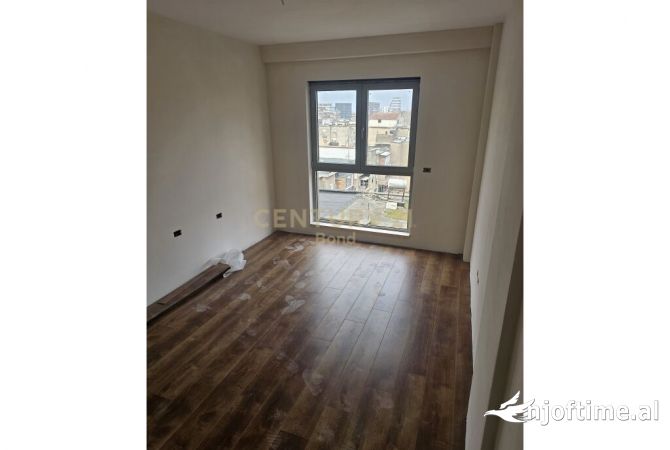 Shtepi ne shitje Apartament ne Tirane, 2+1, Mobilimi E mobiluar, Pagesa 244,743  Euro.