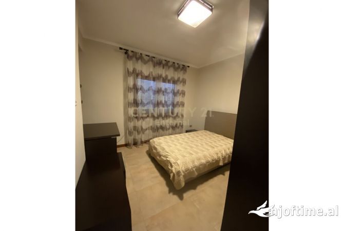 Shtepi me qera Apartament ne Tirane, 3+1, Mobilimi E mobiluar, Pagesa 1,000  Euro.
