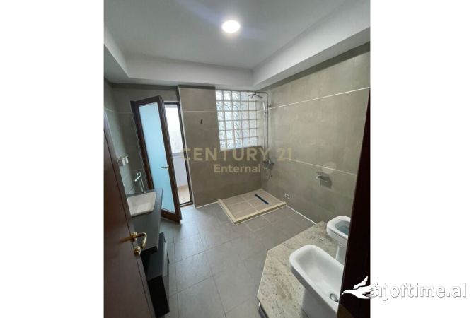 Shtepi me qera Apartament ne Tirane, 3+1, Mobilimi E mobiluar, Pagesa 1,000  Euro.