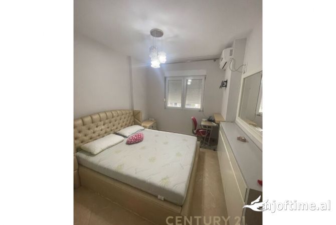 Shtepi me qera Apartament ne Tirane, 2+1, Mobilimi E mobiluar, Pagesa 750  Euro.