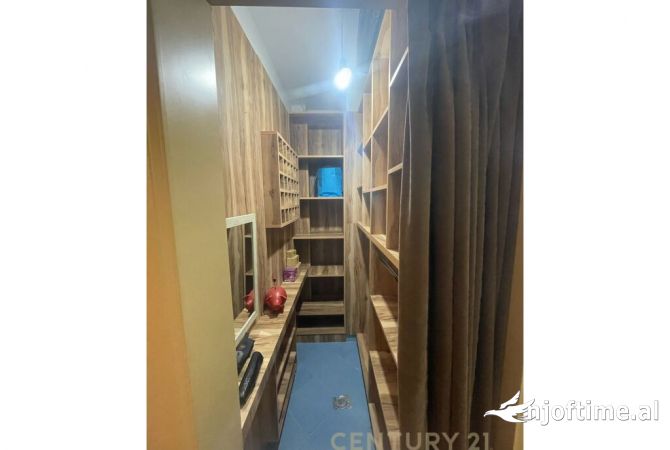 Shtepi me qera Apartament ne Tirane, 2+1, Mobilimi E mobiluar, Pagesa 750  Euro.