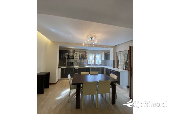 Shtepi ne shitje 3+1 ne Tirane - 460,000 Euro