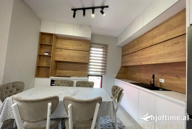 Shtepi me qera Apartament ne Tirane, 2+1, Mobilimi E mobiluar, Pagesa 800  Euro.