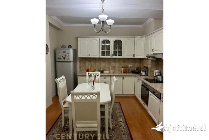 Shtepi me qera Apartament ne Tirane, 2+1, Mobilimi E mobiluar, Pagesa 750  Euro.