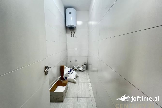 APARTAMENT I PERSHTATSHEM PER ZYRA ME POST PARKIMI TEK KOMUNA E PARISIT 650 Euro /Muaj