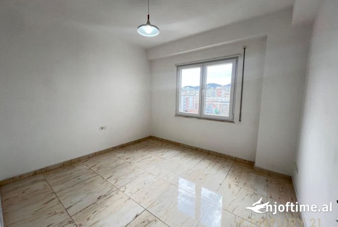 Ambient biznesi me qera 3+1 ne Tirane - 650 Euro
