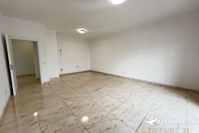 Ambient biznesi me qera 3+1 ne Tirane - 650 Euro