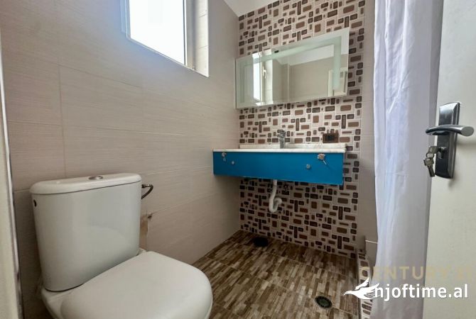 Shtepi ne shitje Apartament ne Tirane, 3+1, Mobilimi Bosh, pa mobiluar, Pagesa 250,000  Euro.