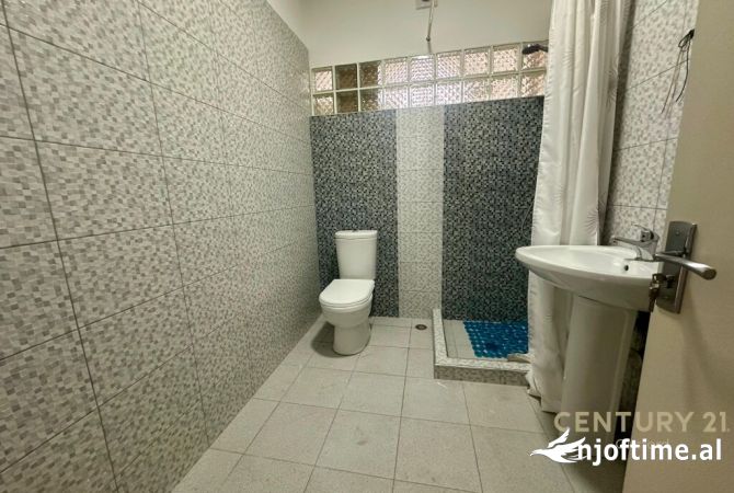 Shtepi ne shitje Apartament ne Tirane, 3+1, Mobilimi Bosh, pa mobiluar, Pagesa 250,000  Euro.