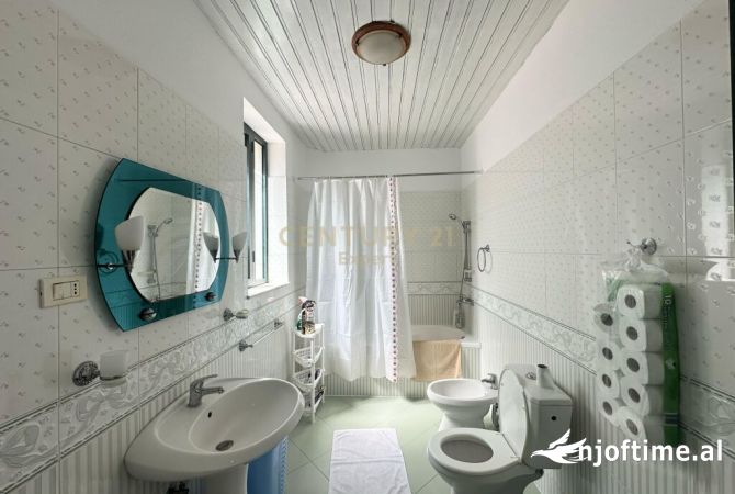 Shtepi me qera Apartament ne Tirane, 3+1, Mobilimi E mobiluar, Pagesa 800  Euro.