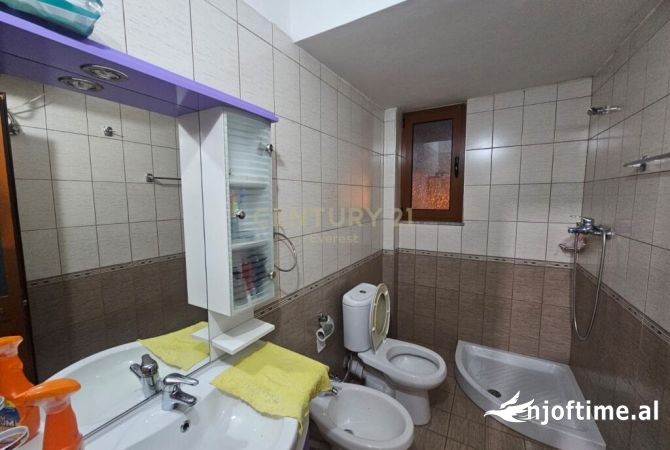 Shtepi me qera Apartament ne Tirane, 1+1, Mobilimi E mobiluar, Pagesa 400  Euro.