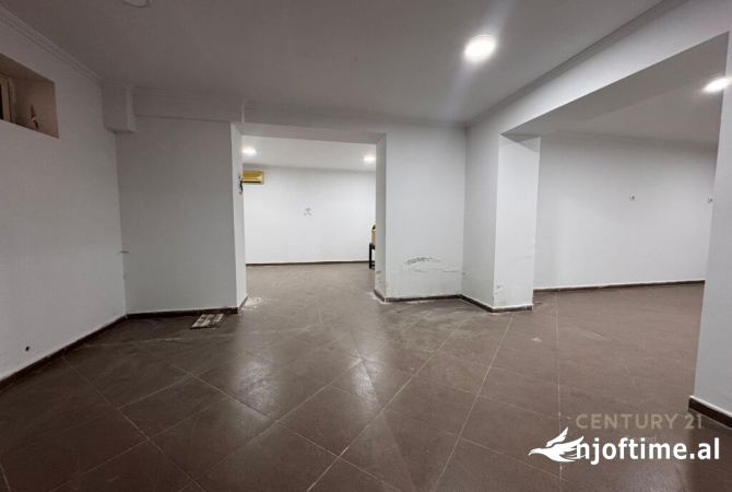 Ambient biznesi me qera 3+1 ne Tirane - 700 Euro