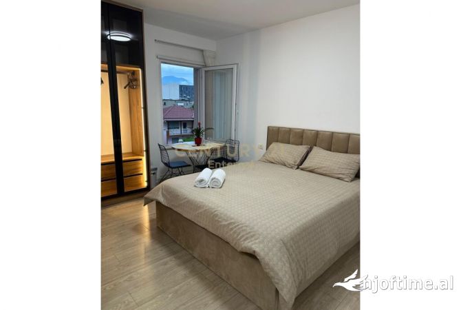 Shtepi ne shitje Apartament ne Tirane, 2+1, Mobilimi E mobiluar, Pagesa 308,000  Euro.